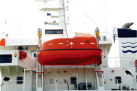 gravity luffing arm type lifeboat davit