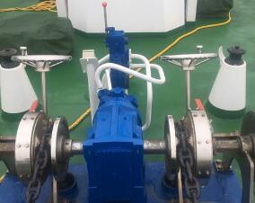 SUS hydraulic anchor windlass