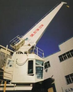 ARC7 Ice cargo hose handling crane