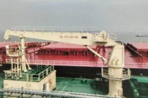 Cargo hose handling crane